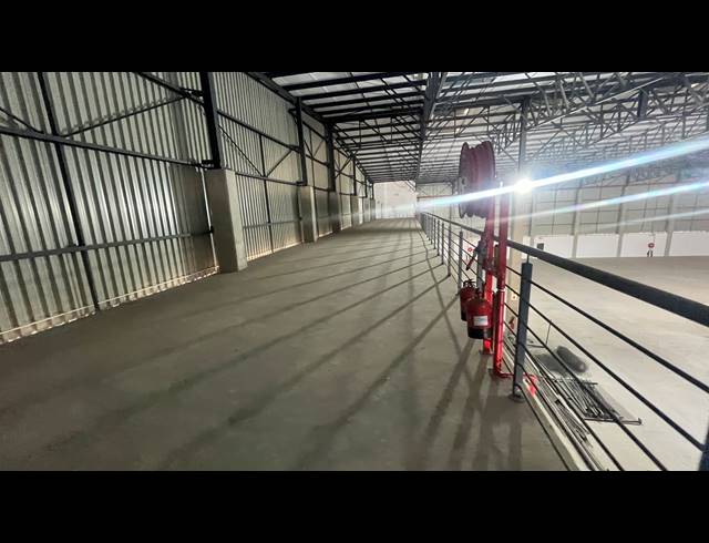3,743M² WAREHOUSE TO LET IN SPARTAN